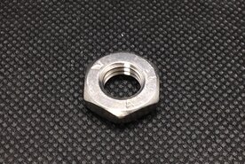 Nut M10 right